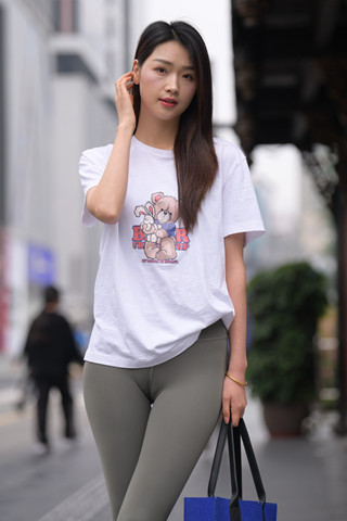 【6月摄影作品】灰色瑜伽裤美女