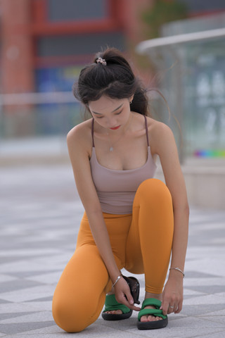 [一始专区] 黄色瑜伽裤小妹