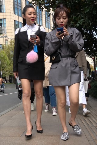 漂亮时尚美女姐妹花一起逛街街拍 [1.72 GB]