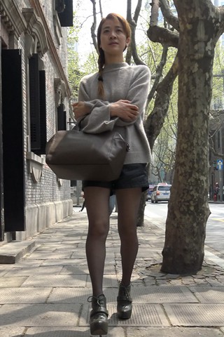 街拍双马尾辫黑丝美眉 [874 MB]