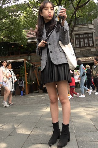 自拍配嘟嘴，小姐姐已经学到了精髓 [2.78 GB]