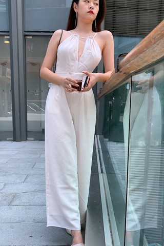 [一始专区] 性感白裤美女